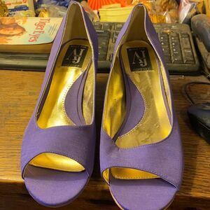Aj Valenci Purple heels sz. 8 W